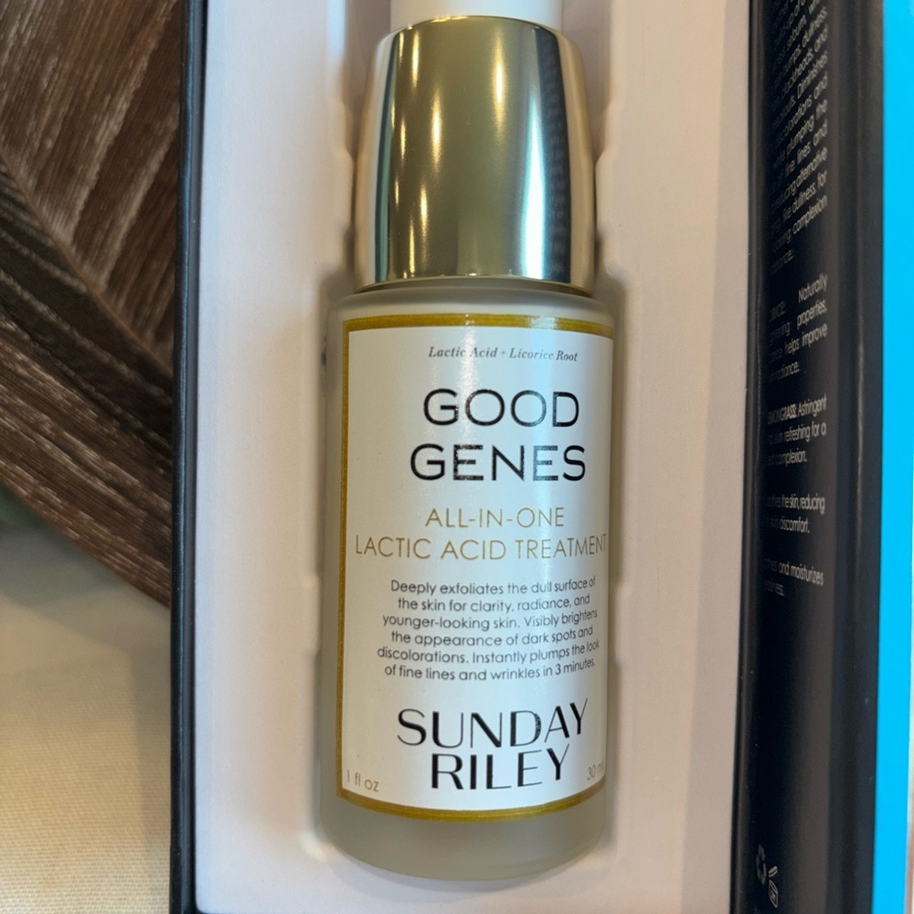 Sunday Riley Good Genes All-In-One Lactic Acid Treatment 1 fl oz • Exfoliate - Picture 3 of 12